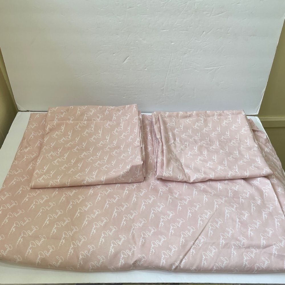 JUICY COUTURE KING SIZE FLAT SHEET AND TWO KING PILLOWCASES IN PINK